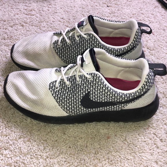 Nike Other - Nike Roshe Runs - Rare Black & White
